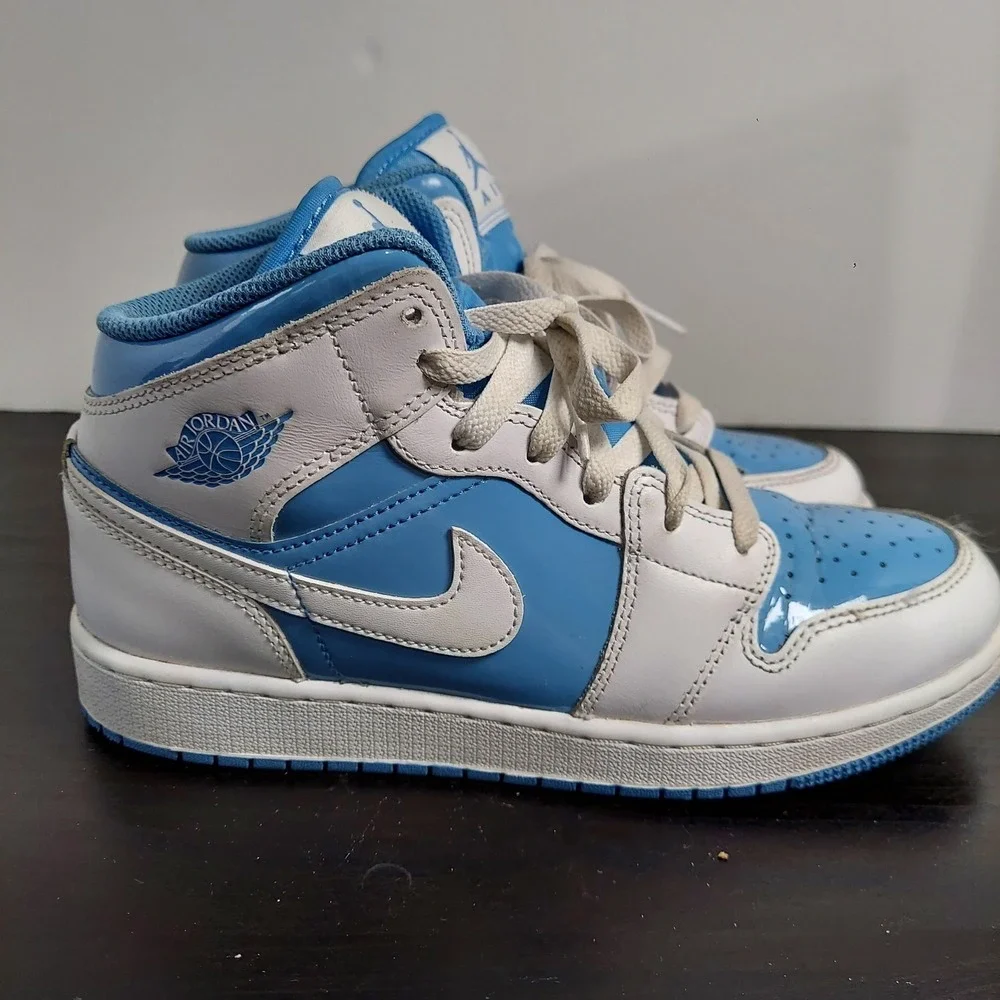 Jordan Nike Air Jordan 1 Mid Shoes Youth Size 6.5Y Blue White UNC FZ3933-114